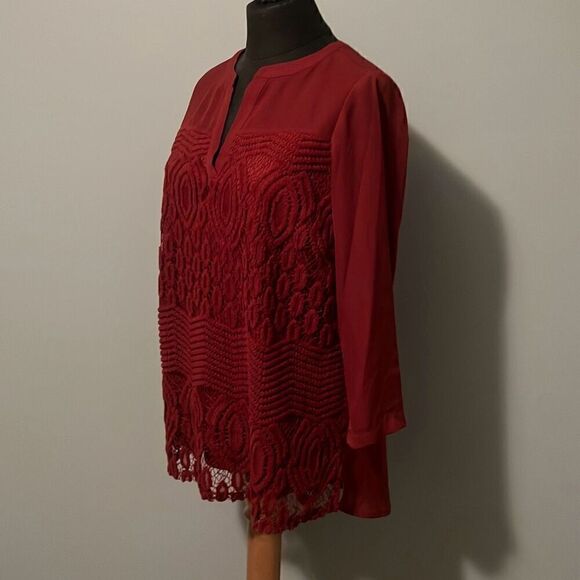 Valerie Stevens Women's Red Split Neck Long Sleeve Lace Top - Picture 4 of 8